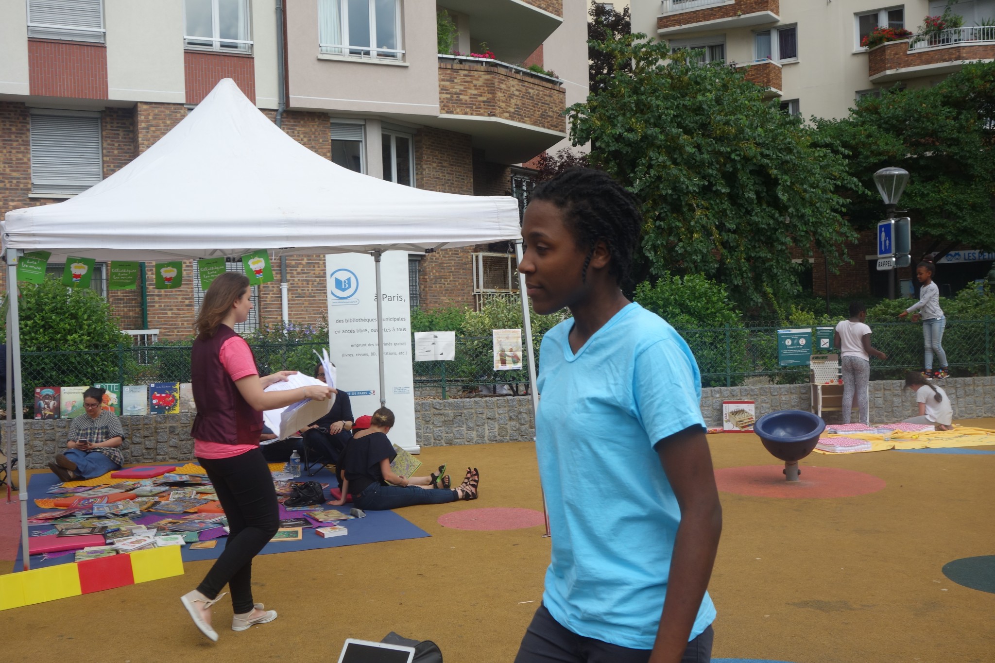 LES LECTEURS à la Bibliothèque Hors les Murs - Square Amadou-Hampâté Bâ - 13 Juillet 2017