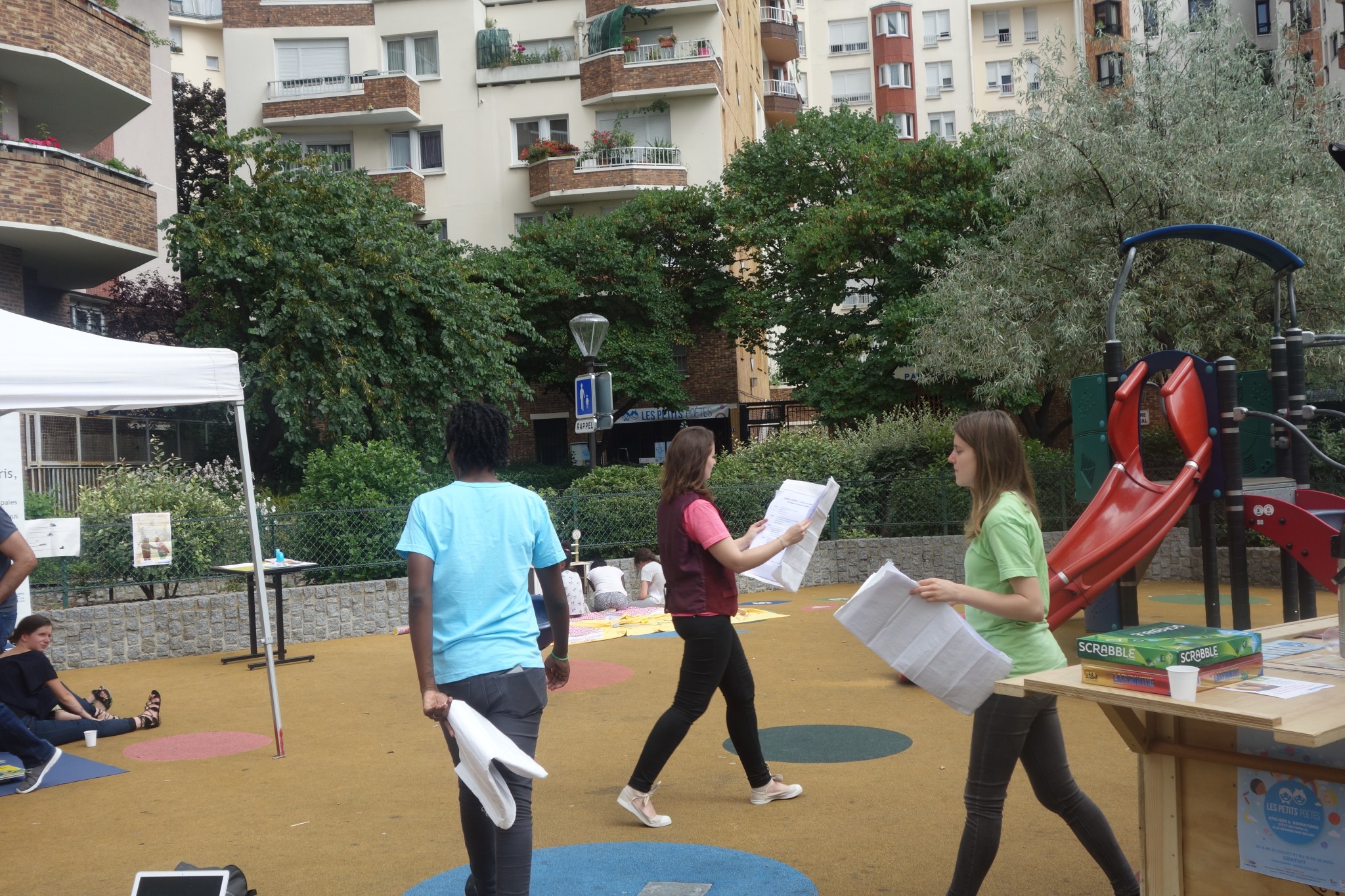 LES LECTEURS à la Bibliothèque Hors les Murs - Square Amadou-Hampâté Bâ - 13 Juillet 2017