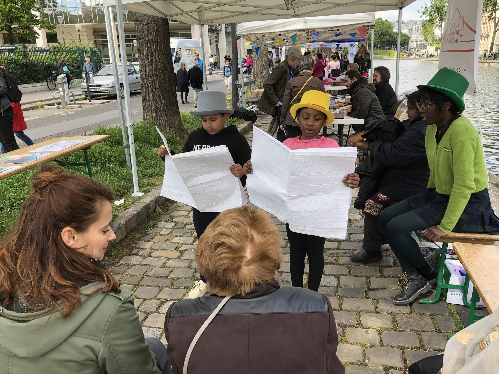 LES LECTRICES & LES LECTEURS lisent solidaire...