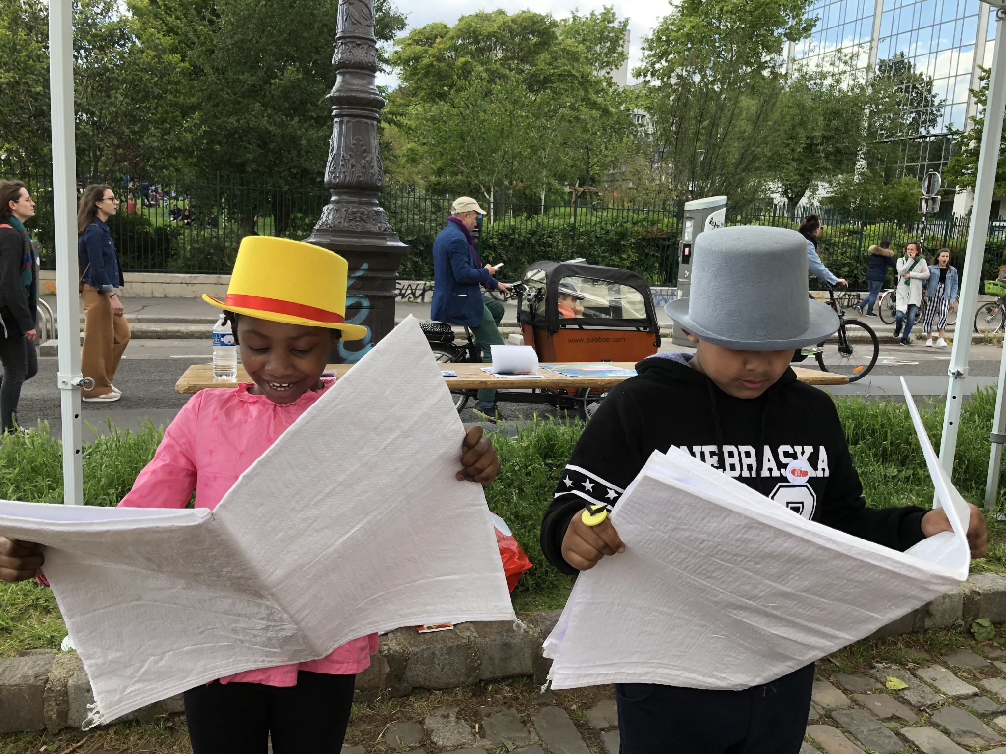 LES LECTRICES & LES LECTEURS lisent solidaire...