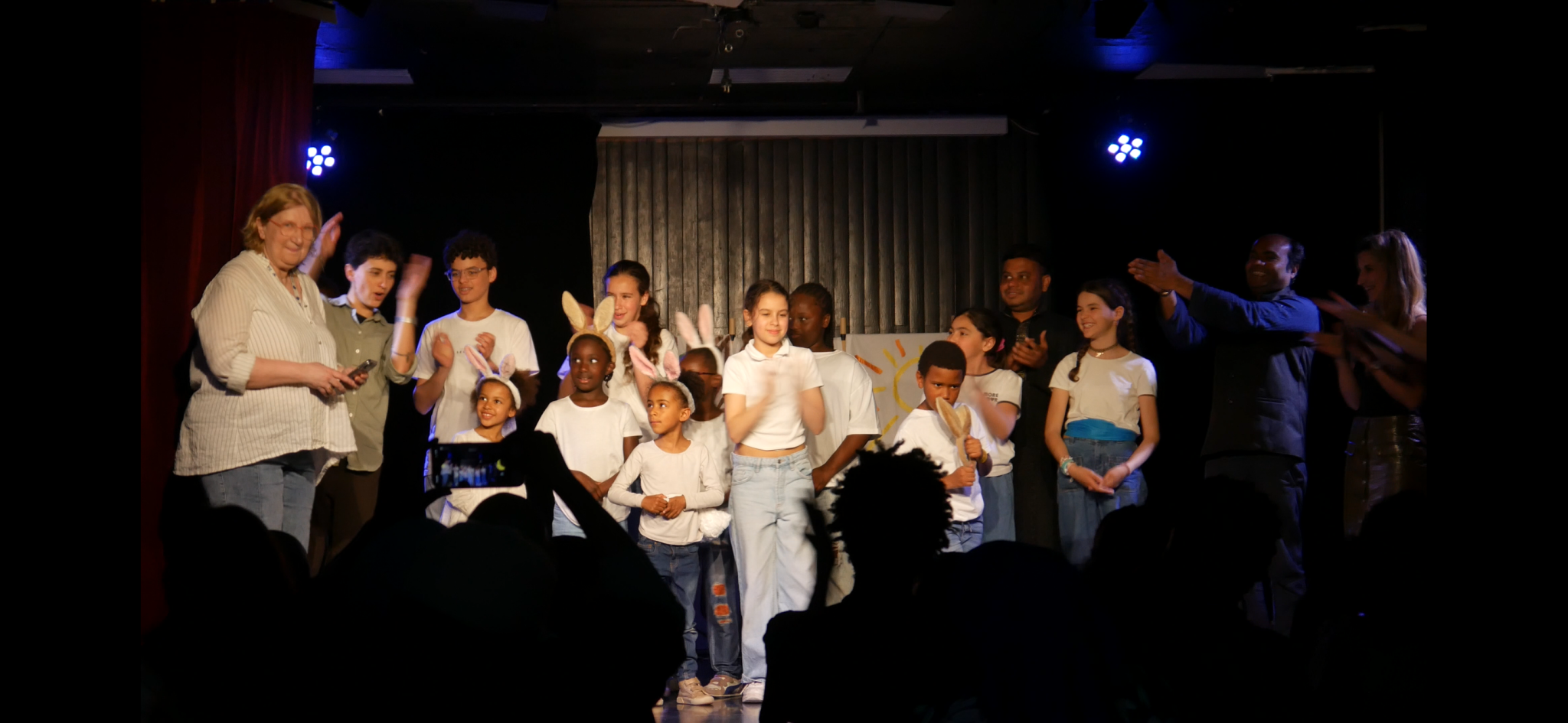 AU PAYS DE MERVEILLES - SPECTACLE JEUNES 2025 - LES SALUTS